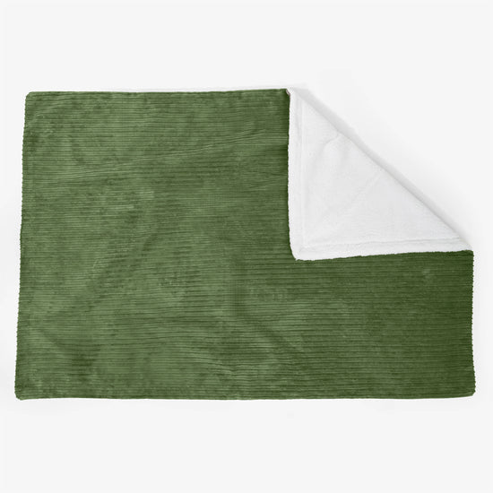 Iso Sherpa Viltti 140 x 200cm - Vakosametti Metsänvihreä - 02