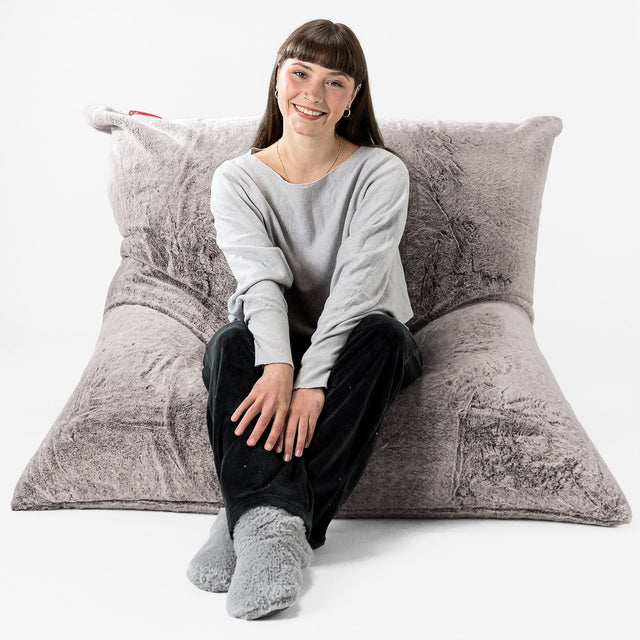 Säkkituoli XXL - Kanitekoturkis Vaaleanharmaa 01