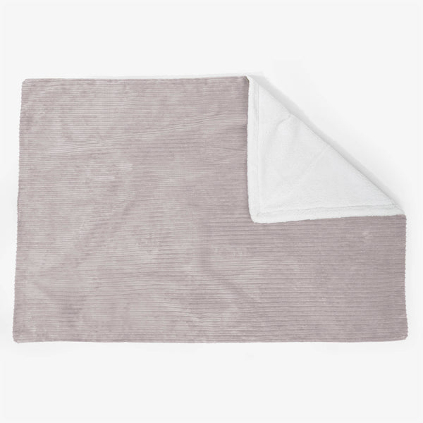 Iso Sherpa Viltti 140 x 200cm - Vakosametti Hopeanharmaa - 01