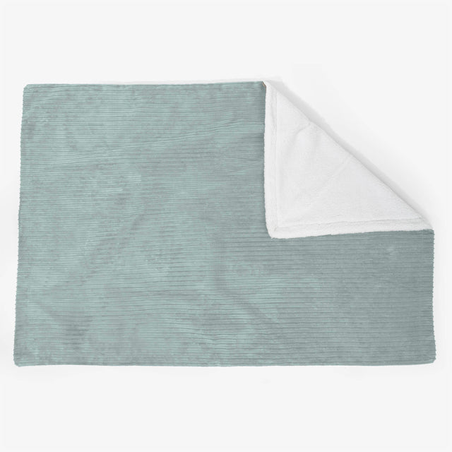 Iso Sherpa Viltti 140 x 200cm - Vakosametti Mintunvihreä - 02