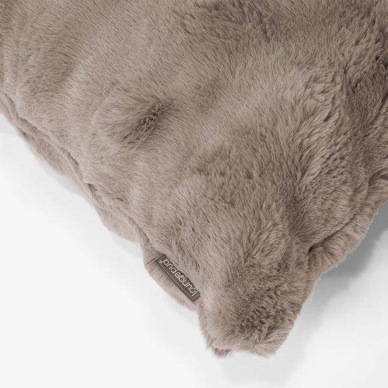 Tyynynsuojus 47 x 47cm - Tekoturkis Kupla Minkki 02