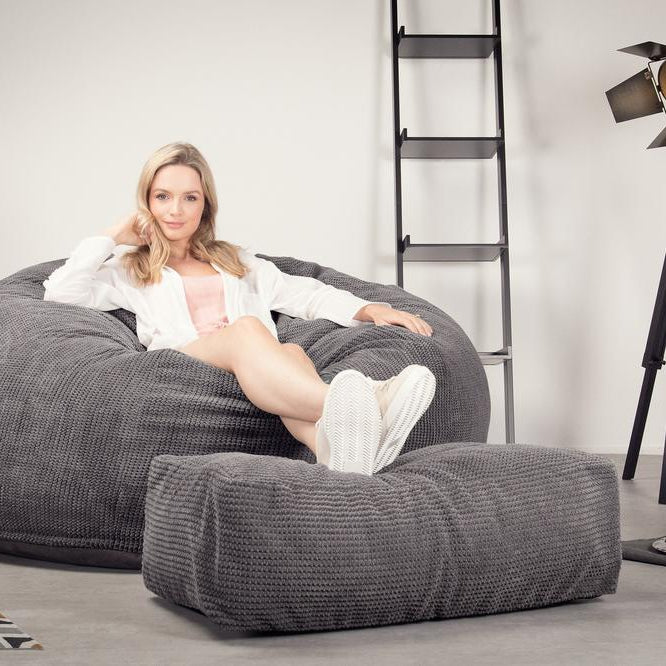 LOUNGE PUG, CloudSac 1010 XXL - Jättisuuri Muistivaahtotäytteinen XXL Säkkituolisohva (UUSI MALLI) - Pompula Hiilen harmaa