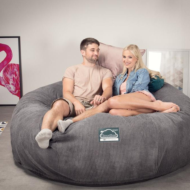 LOUNGE PUG, CloudSac 3000 XXL - Jättisuuri Muistivaahtotäytteinen Säkkituolisohva - Pompula Hiilen harmaa