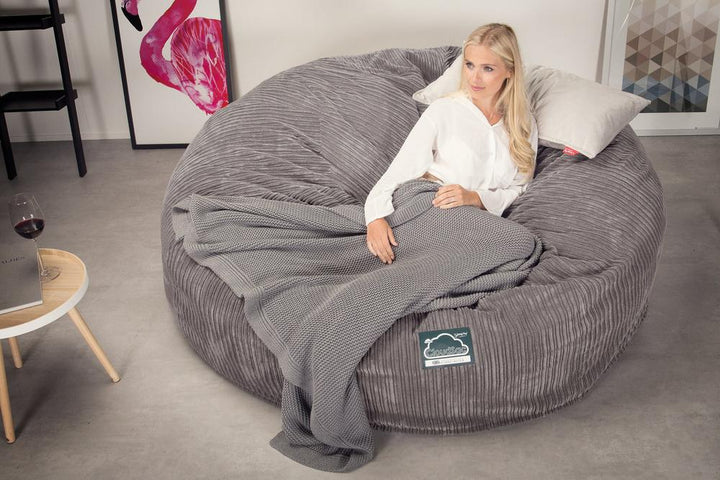 LOUNGE PUG, CloudSac 3000 XXL - Jättisuuri Muistivaahtotäytteinen Säkkituolisohva - Vakosametti Grafiitti