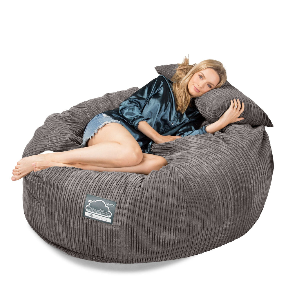 LOUNGE PUG, CloudSac 1010 XXL - Jättisuuri Muistivaahtotäytteinen XXL Säkkituolisohva (UUSI MALLI) - Vakosametti Grafiitti