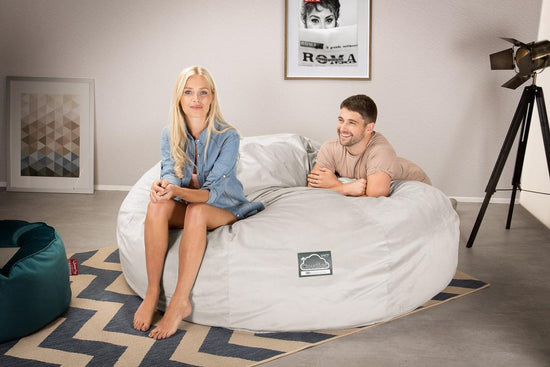 LOUNGE PUG, CloudSac 3000 XXL - Jättisuuri Muistivaahtotäytteinen Säkkituolisohva - Sametti Hopea