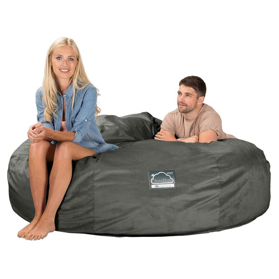 LOUNGE PUG, CloudSac 3000 XXL - Jättisuuri Muistivaahtotäytteinen Säkkituolisohva - Sametti Grafiitti