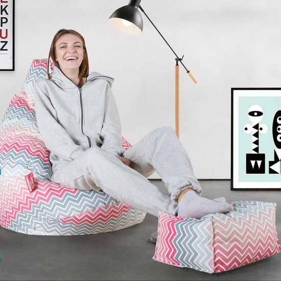 LOUNGE PUG®, Rahi Jakkara, Säkkituoli, Geometrinen Tulosta Vaaleanpunainen Chevron