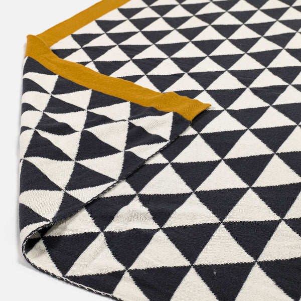 Huopa - Neulottu Geo Fabric Close-up Image